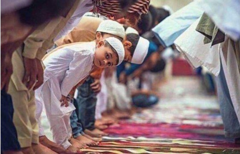 عودى طفلك علي الصلاة بلا ضرب ولا تهديد..نصائح وخطوات